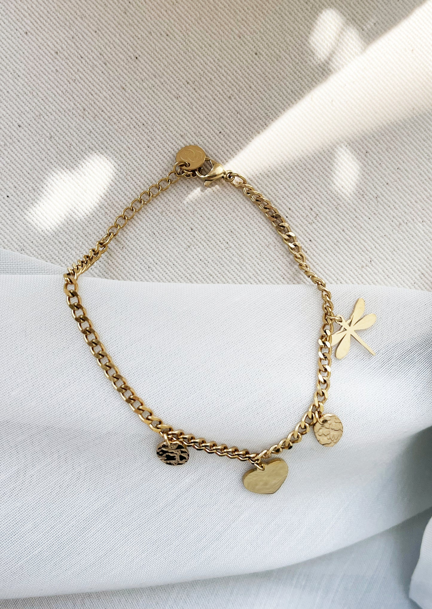 Armband mit Anhängern