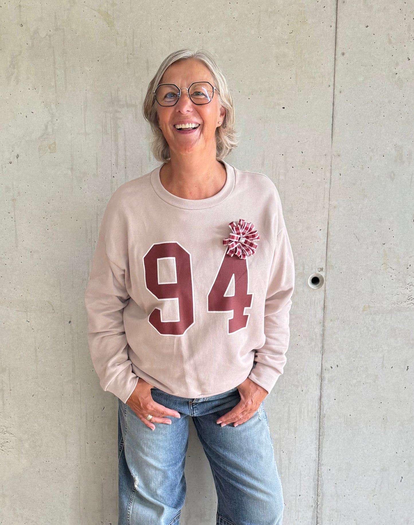 Sweat mit Ansteckblume