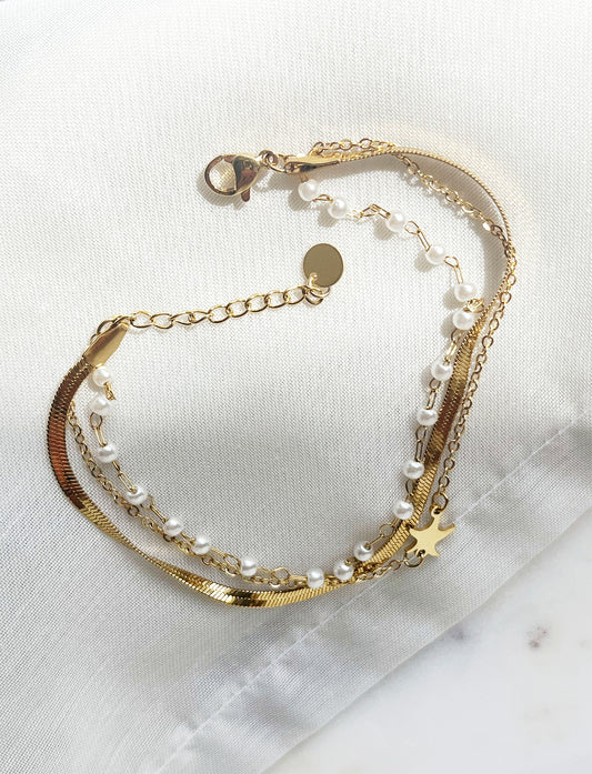 Armband mit kleinen Perlen